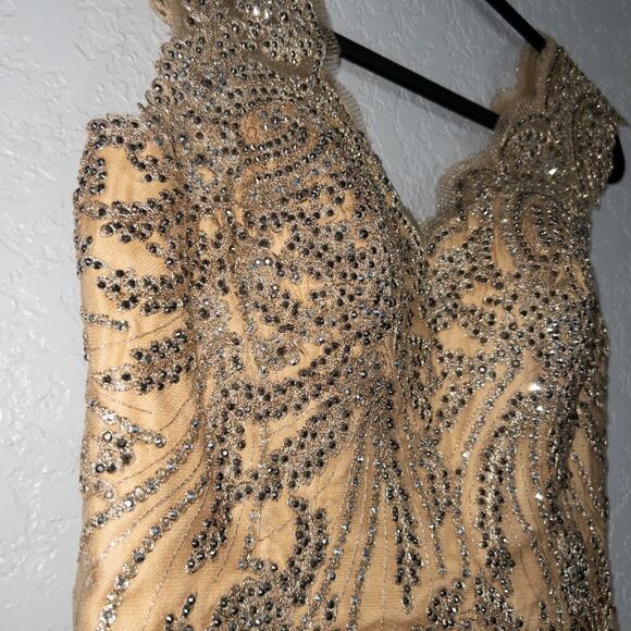 NWT Abby Paris Beige Beaded Scalloped V-Neck‎ Long Evening Gown Size 4W - Picture 4 of 11